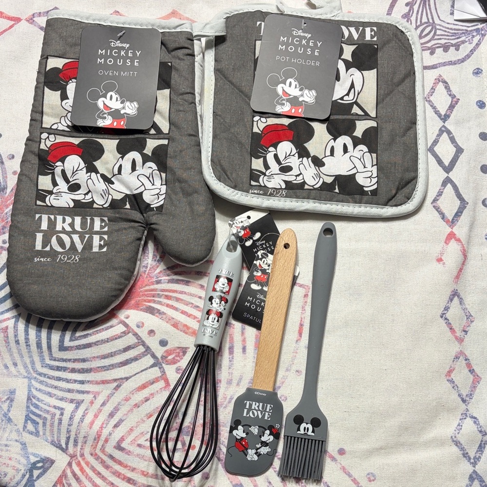 Disney Mickey Mouse pot holder and  Kitchen Set